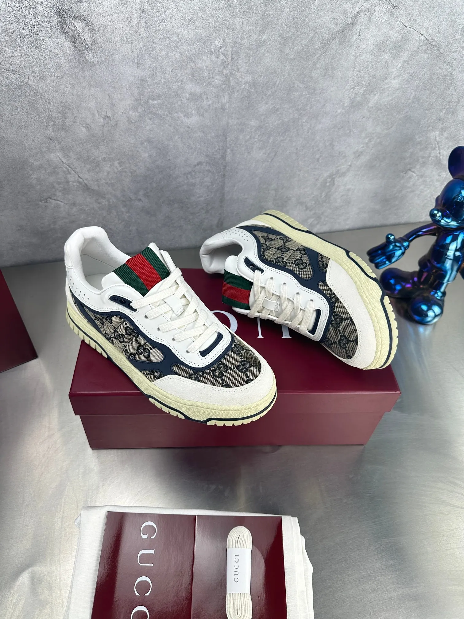 👟👟Ex-factory price 600👟👟 Gucci's latest hot-selling series of high and low-cut distressed couple's sneakers are shipped. The original version is purchased, developed and manufactured. This high-low top sneaker adopts a basketball-style silhouette design, cleverly integrated with hollow panels and distressed effects, showing its unique ingenuity. The ingenuity incorporates brand logo details such as interlocking Double G styling accessories and Gucci lettering, a low-key tribute to the brand's design heritage. Exquisite packaging at the delivery counter 🛍📦 ▪️ Fabric: Original customized imported first-layer cowhide ▪️ Inner lining: Imported first-layer cowhide ▪️ Sole: Original molded TPU sole ▪️ Sole thickness: 3cm ▪️ Size: 35-46 (Male 38 46 customized)
